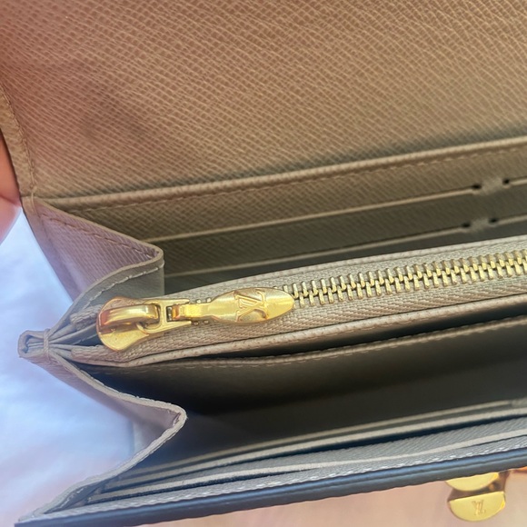 LV Twist  Wallet - Picture 12 of 15